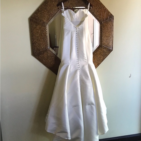 Ivory Wedding Gown Mermaid silhouette with Sweetheart Neckline size 4/6 - Picture 8 of 16